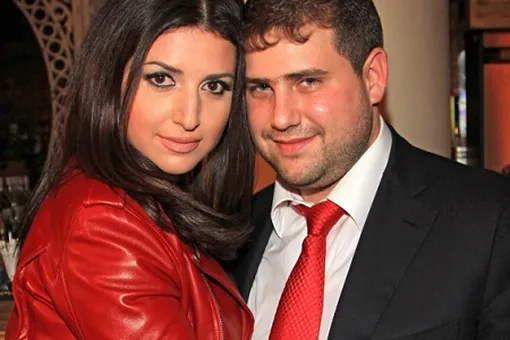 Мужа Жасмин, обвиненного в хищении миллиарда евро, отправили под домашний арест Мужа Жасмин, обвиненного в хищении миллиарда евро, отправили под домашний арест