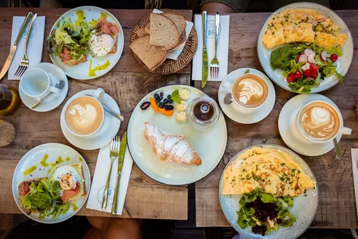 Омлет многие считают самым элементарным блюдом, но и тут есть много нюансов Омлет многие считают самым элементарным блюдом, но и тут есть много нюансов