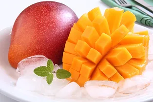 Мужчина случайно вырастил самое дорогое манго в мире. Ему пришлось нанять охрану