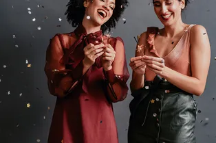 10 эффектных платьев для встречи Нового года