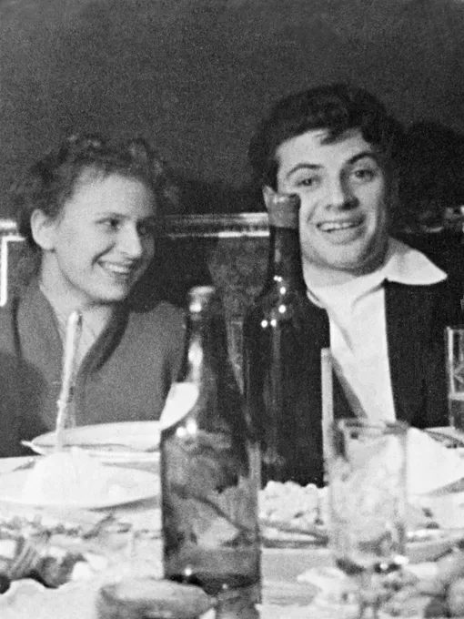 Наталья Белоусова и Александр Ширвиндт в юности