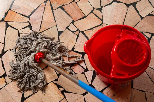 Почему полы остаются грязными после мытья: две причины и 8 способов исправить ситуацию Почему полы остаются грязными после мытья: две причины и 8 способов исправить ситуацию