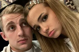 «Наши отношения закончились в мой день рождения»: Саша Стоун впервые высказался о разрыве с Валей Карнавал