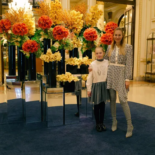 Мерьем Узерли фото с дочерью Ларой