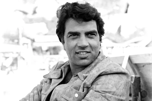 Не стало звезды фильмов «Зита и Гита» и «Любимый Раджа»: Дхармендра не дожил 2 недели до юбилея