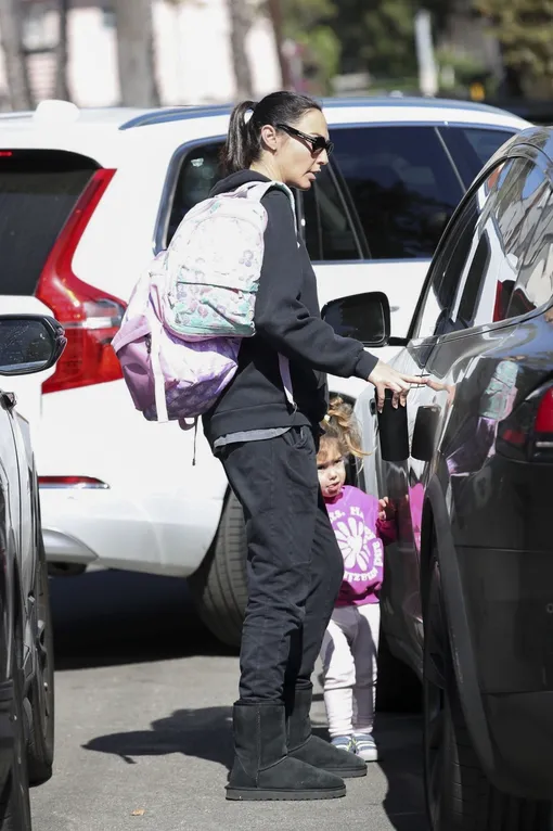 Гадот уже воспитывает 12-летнюю Альму, 6-летнюю Майю и 2-летнюю Даниэллу