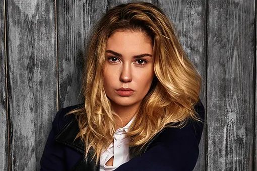 «Двое детей и такая фигура!» Агата Муцениеце показала занятия на акробатическом шесте «Двое детей и такая фигура!» Агата Муцениеце показала занятия на акробатическом шесте