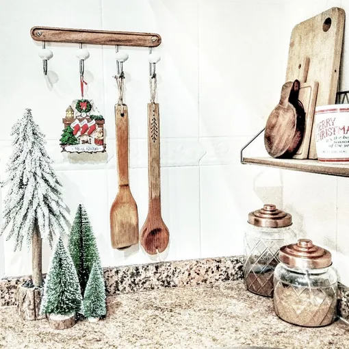 Искусственные мини-елки отлично подойдут для украшения дома к Новому 2026 году Искусственные мини-елки отлично подойдут для украшения дома к Новому 2026 году