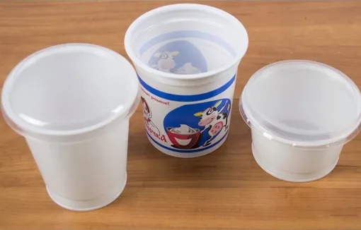 Пустые банки и стаканчики из-под йогуртов