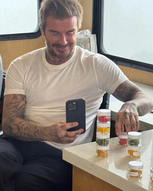 Дэвид Бекхэм с продукцией из собственного мёда