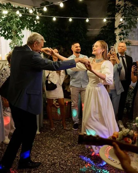 Александр Михайлов с дочерью танцуют лезгинку Александр Михайлов с дочерью танцуют лезгинку