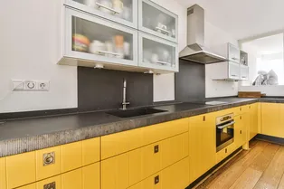 Открытые полки и яркие столешницы: 6 кухонных трендов, о выборе которых многие уже пожалели