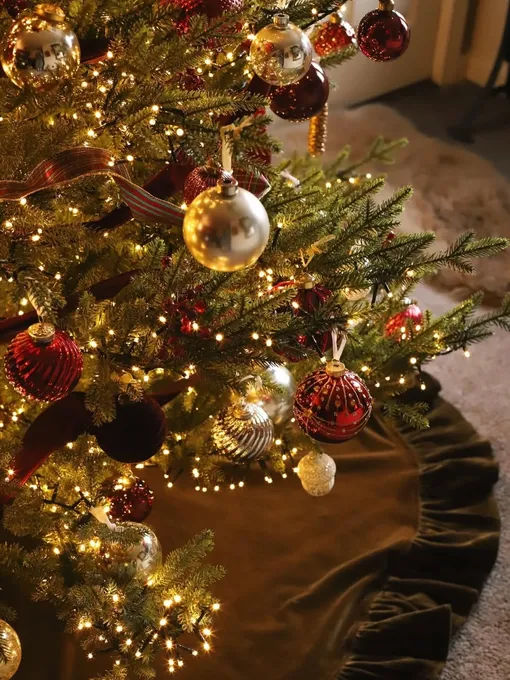 Красно-золотой декор — классика, которая идеально подходит символу 2026 года Огненной Лошади и приносит благополучие. Красно-золотой декор — классика, которая идеально подходит символу 2026 года Огненной Лошади и приносит благополучие.