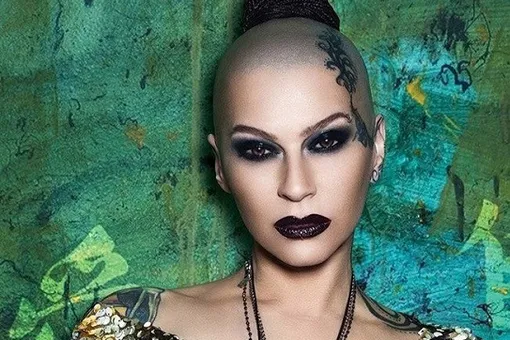 Наргиз Закирова предстала на обложке нового альбома голой и беременной Наргиз Закирова предстала на обложке нового альбома голой и беременной