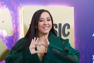 «Всегда помним про бережное отношение к себе»: Манижа показала фигуру спустя два месяца после родов