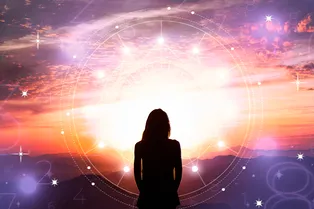 Мифы и правда астрологии: тайна имени, карма и гадания на любовь