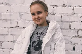 16-летняя девушка победила анорексию, и теперь помогает другим держать тело в форме