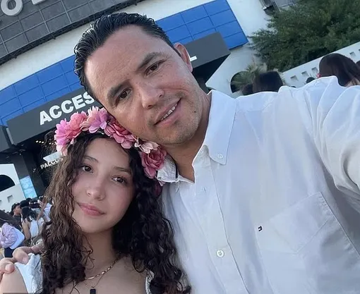 Палома Николь Арельяно с отцом Карлосом Палома Николь Арельяно с отцом Карлосом