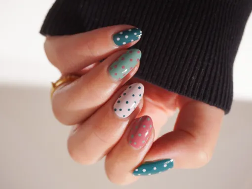 Денежный маникюр на май 2026