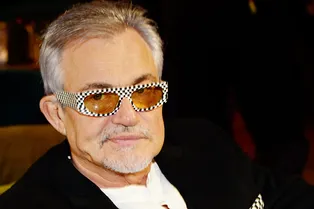 Неожиданные последствия инсульта: Дмитрий Дибров показал штаны, которые сшил сам