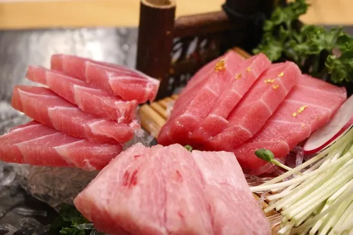 Рецепты с тунцом: фаршированные яйца, паста, пицца, суп и ещё 8 салатов Рецепты с тунцом: фаршированные яйца, паста, пицца, суп и ещё 8 салатов