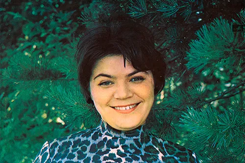 Майя Кристалинская: биография, песни, фото, личная жизнь и ранняя смерть Майя Кристалинская: биография, песни, фото, личная жизнь и ранняя смерть