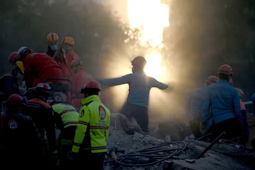 В Турции нетрезвый мужчина помогал искать спасателям...себя В Турции нетрезвый мужчина помогал искать спасателям...себя