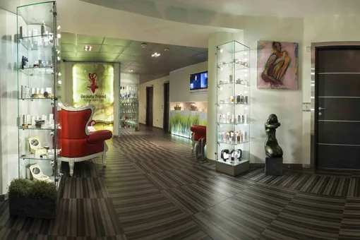 Деликатная тема: за чем женщина после родов идет к косметологу