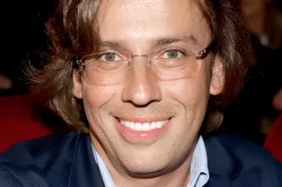 «Какой мужчина — Аполлон!»: Максим Галкин* позирует в плавках на фоне моря