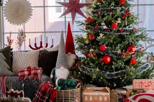 Как красиво украсить дом к Новому году 2026 в эстетике Ральфа Лорена — 15 фото