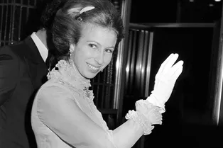 Отважная принцесса: как единственной дочери Елизаветы II удалось спастись от вооружённого преступника