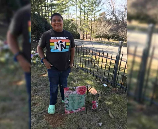 Джамарий на могиле матери