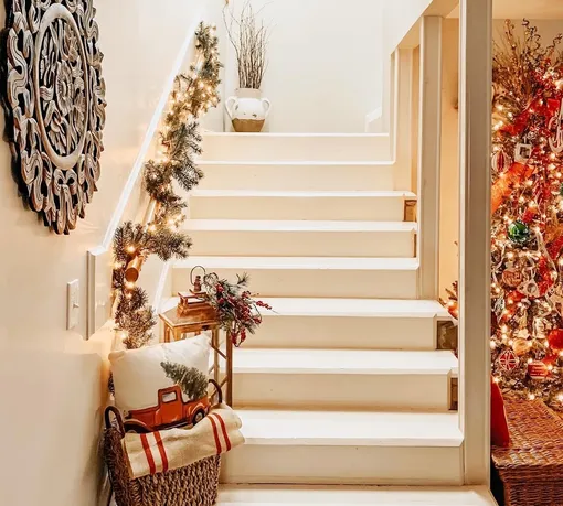 новогоднее украшение лестницы новогоднее украшение лестницы
