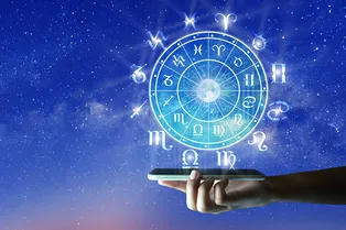 Лунный гороскоп на 24 апреля: любовный треугольник для Львов, прибыль для Козерогов, выздоровление для Весов