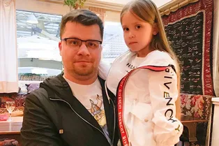 «День, когда жена на гастролях»: Гарик Харламов снял смешное видео о жизни без Кристины Асмус «День, когда жена на гастролях»: Гарик Харламов снял смешное видео о жизни без Кристины Асмус