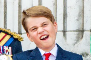 Принцу Джорджу 10 лет! Каким фото по этому случаю поделилась королевская семья?