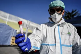 «Это цунами поглотило нас»: итальянский доктор в эпицентре эпидемии рассказал о борьбе с коронавирусом «Это цунами поглотило нас»: итальянский доктор в эпицентре эпидемии рассказал о борьбе с коронавирусом