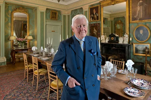 «Скорпионам, алкоголичкам и шотландкам не обращаться»: 79-летний миллионер в поисках молодой невесты выдвинул требования