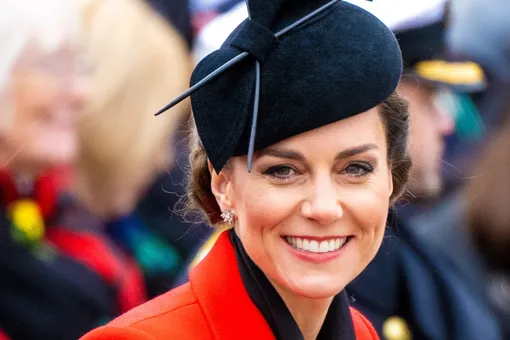 В пиджаке и фартуке: Кейт Миддлтон показала, как выглядит во время готовки на кухне