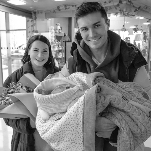 Ида Галич и Алан Басиев на выписке из роддома