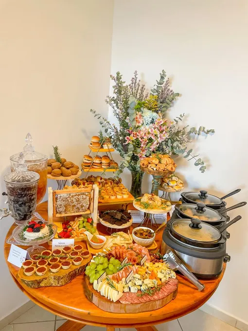 как накрыть маленький стол