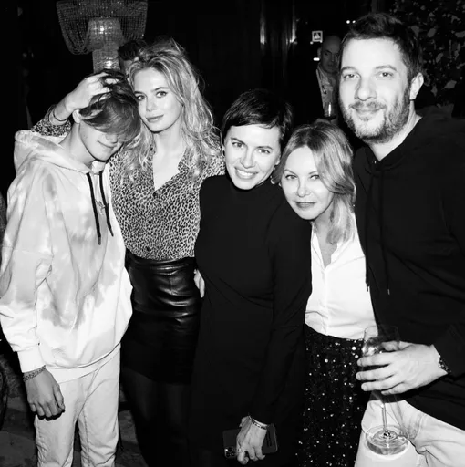 Оксана Лаврентьева с детьми, мужем Александром Цыпкиным мамой