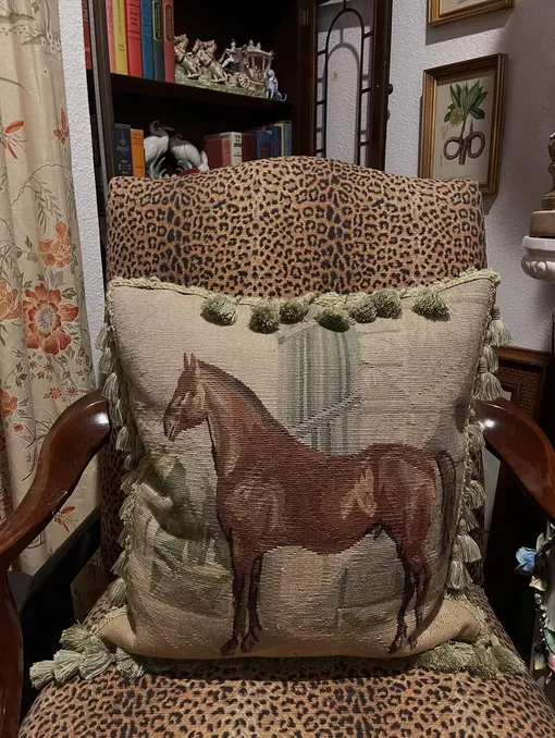 Декор с лошадью будет служить оберегом в год Огненной Лошади. Он принесет в дом удачу, благополучие. Декор с лошадью будет служить оберегом в год Огненной Лошади. Он принесет в дом удачу, благополучие.