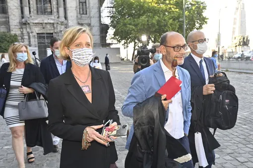 Дельфина Боэль с адвокатом Дельфина Боэль с адвокатом