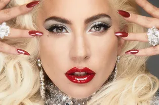 «Ты просто светишься»: Леди Гага выложила нежное селфи с новым возлюбленным