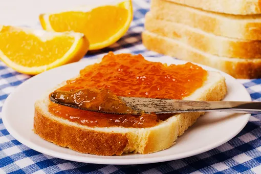 Тосты, бекон и другие привычные завтраки, от которых лучше отказаться