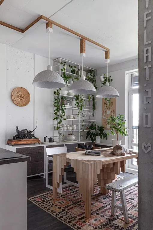 Стол из деревянных кирпичей