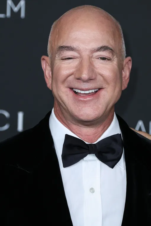 Хотя Джефф Безос не упоминается в исследовании, его внешность подходит пож портрет богача