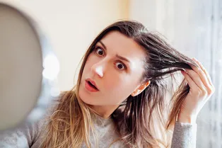 Новый тренд в TikTok может привести к облысению: эксперты бьют тревогу