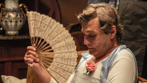 Александр Домогаров в образе балерины-Качалова